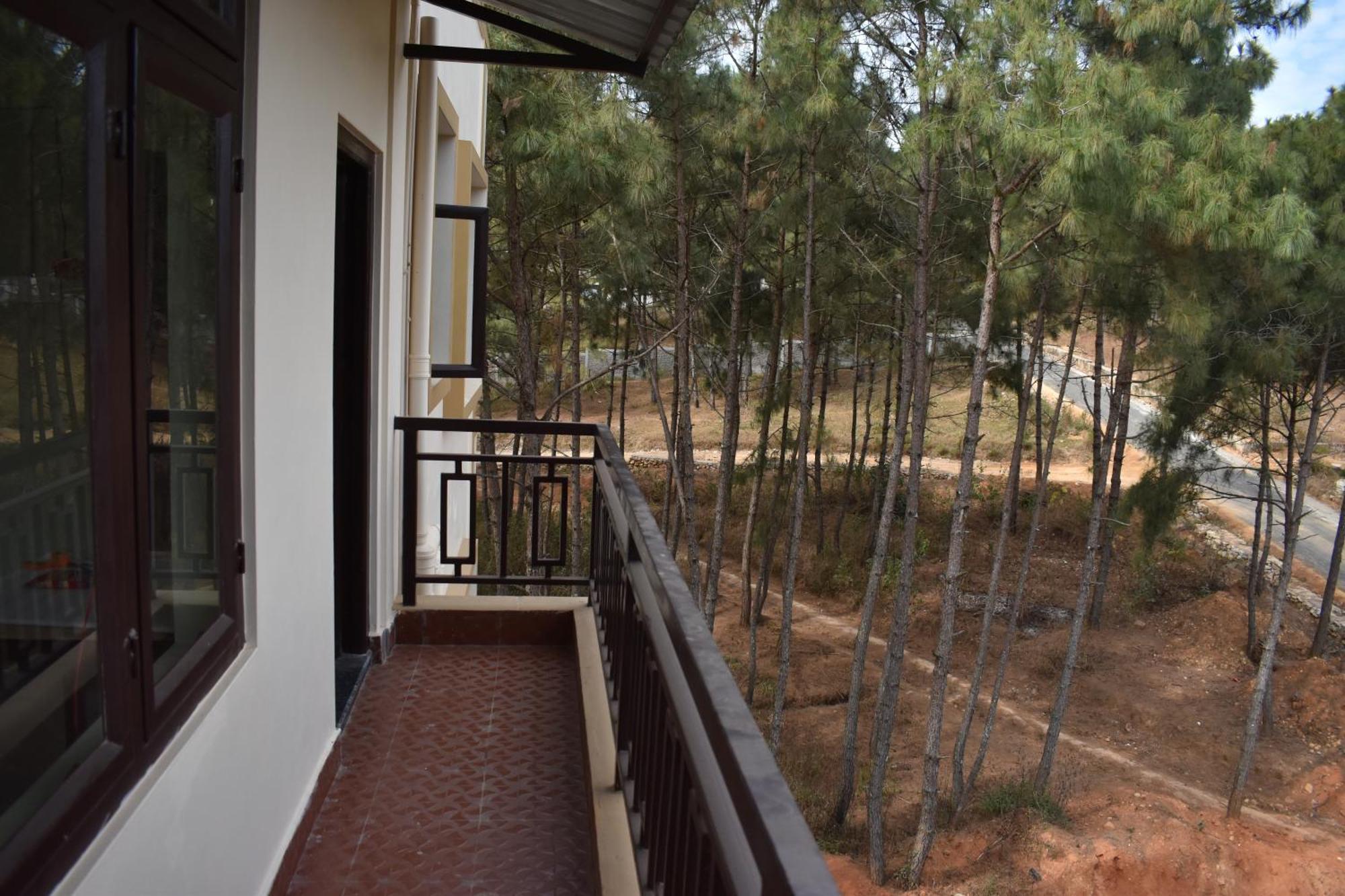 Xtsy Travellers Hostel Shillong Exteriör bild