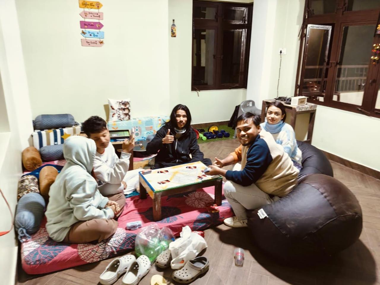 Xtsy Travellers Hostel Shillong Exteriör bild
