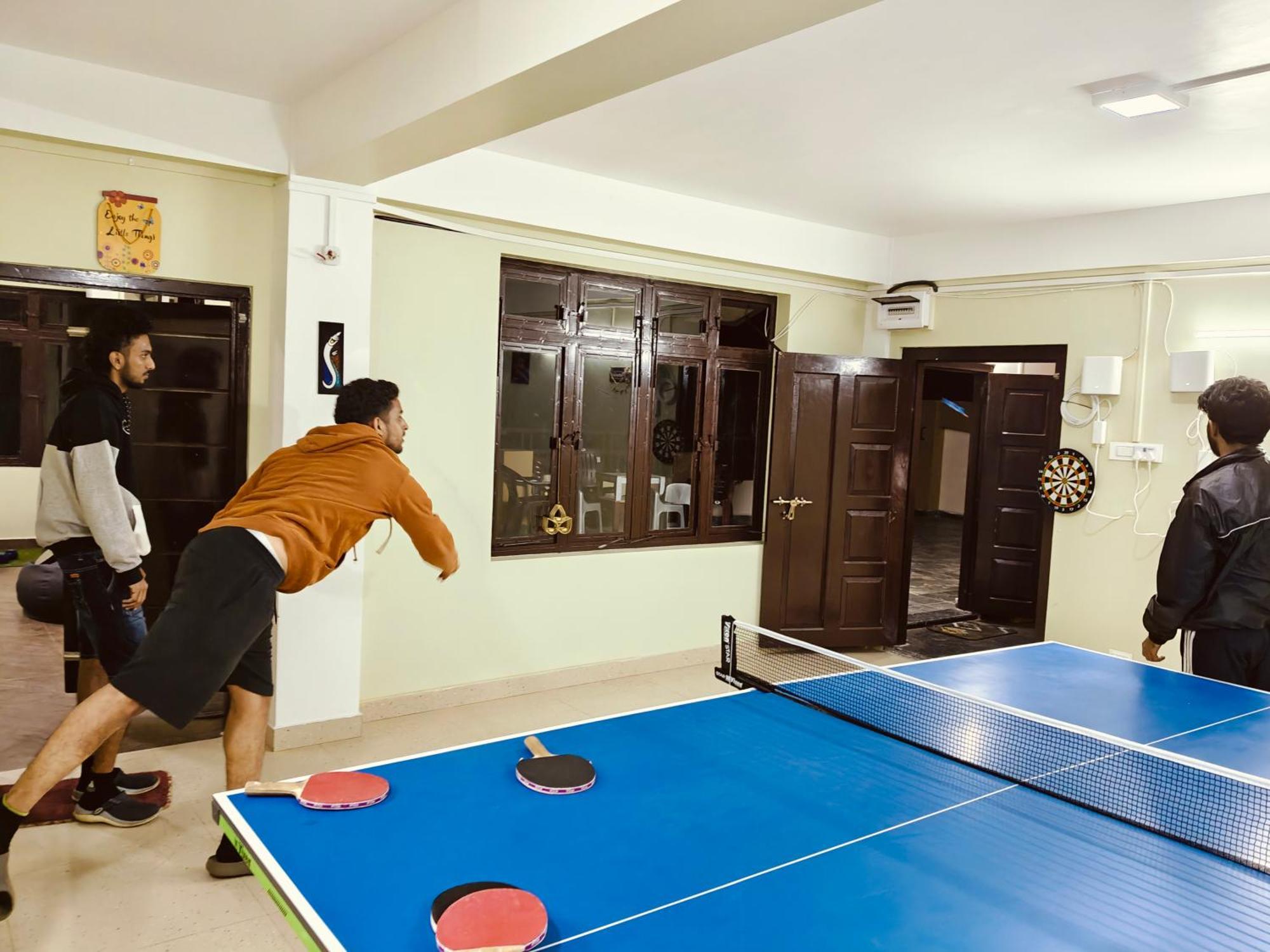 Xtsy Travellers Hostel Shillong Exteriör bild