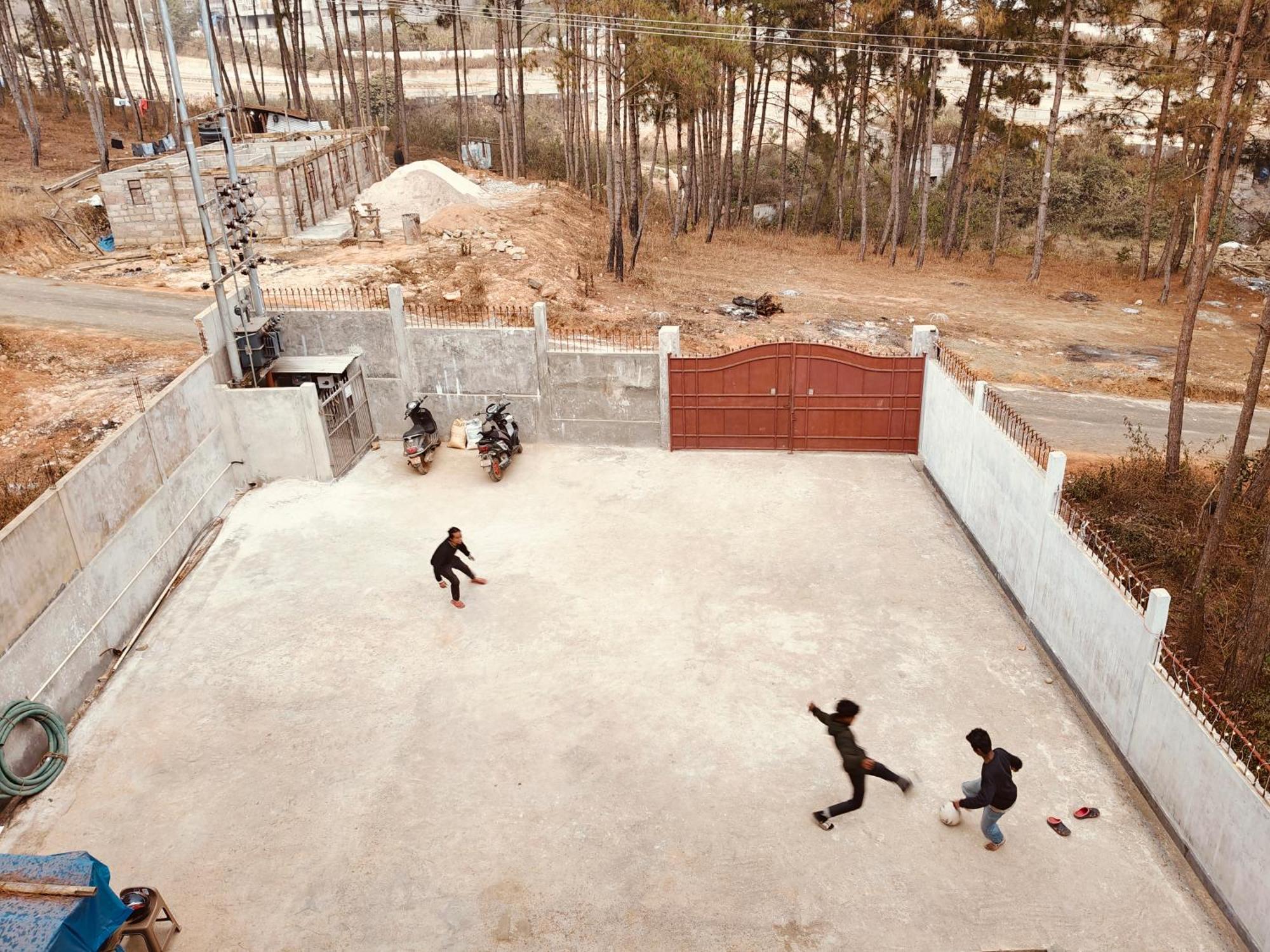 Xtsy Travellers Hostel Shillong Exteriör bild