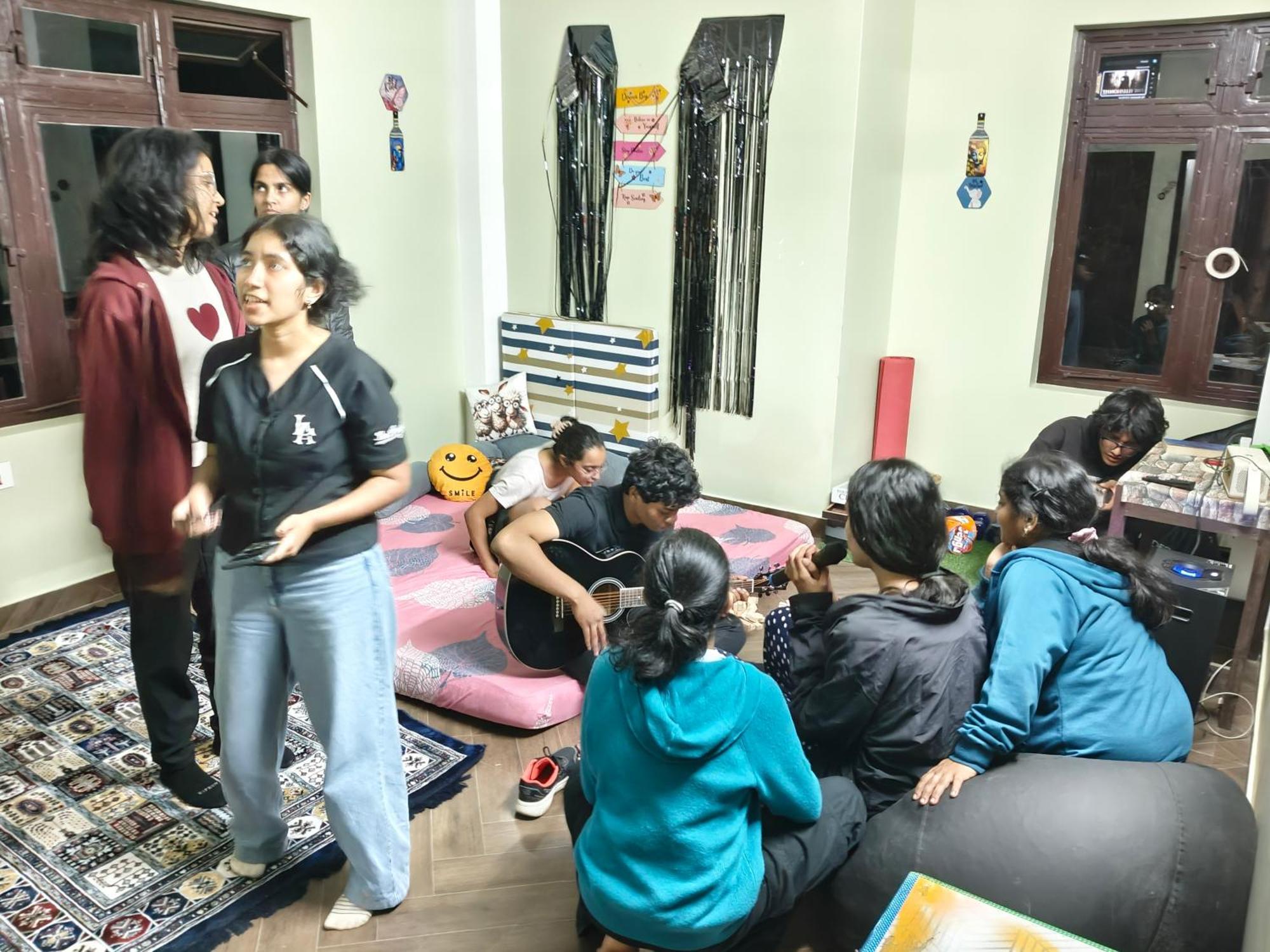 Xtsy Travellers Hostel Shillong Exteriör bild