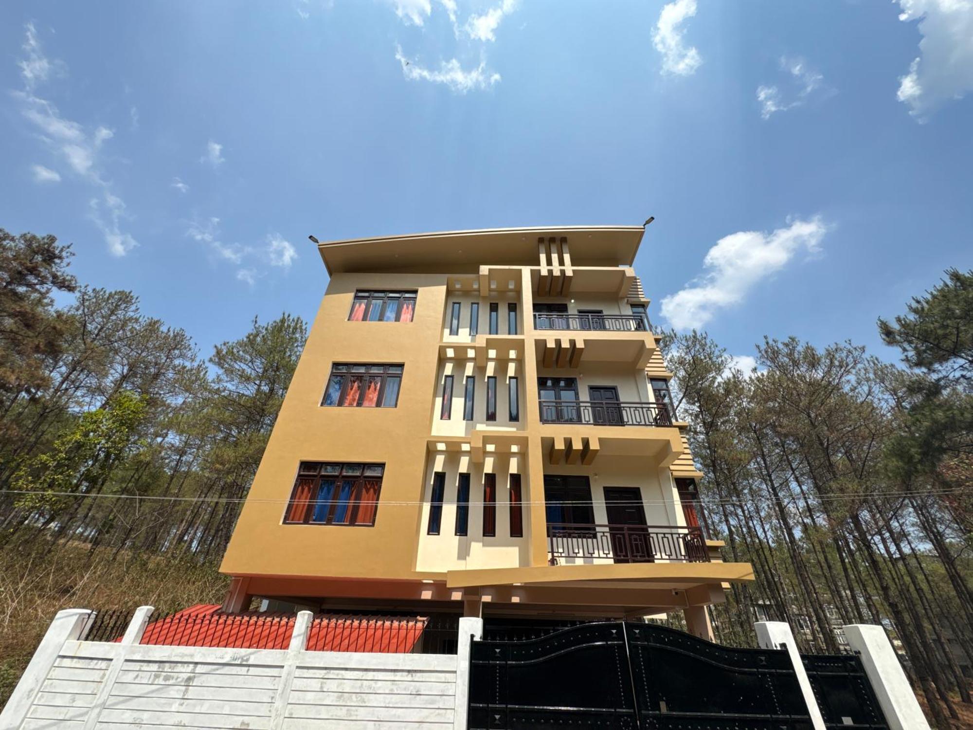 Xtsy Travellers Hostel Shillong Exteriör bild