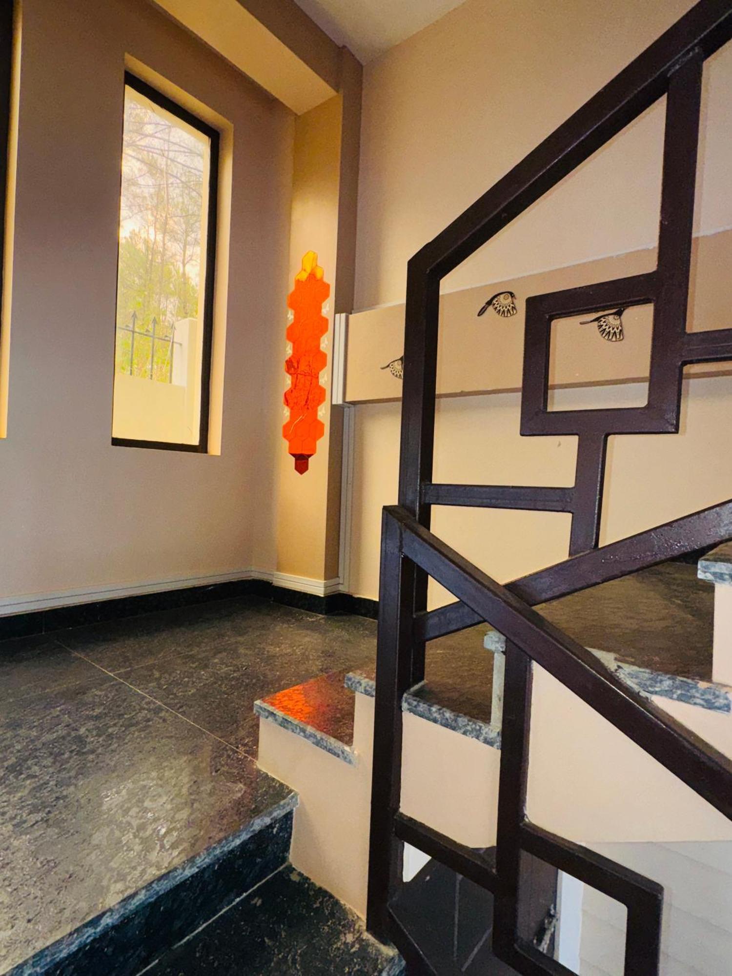 Xtsy Travellers Hostel Shillong Exteriör bild