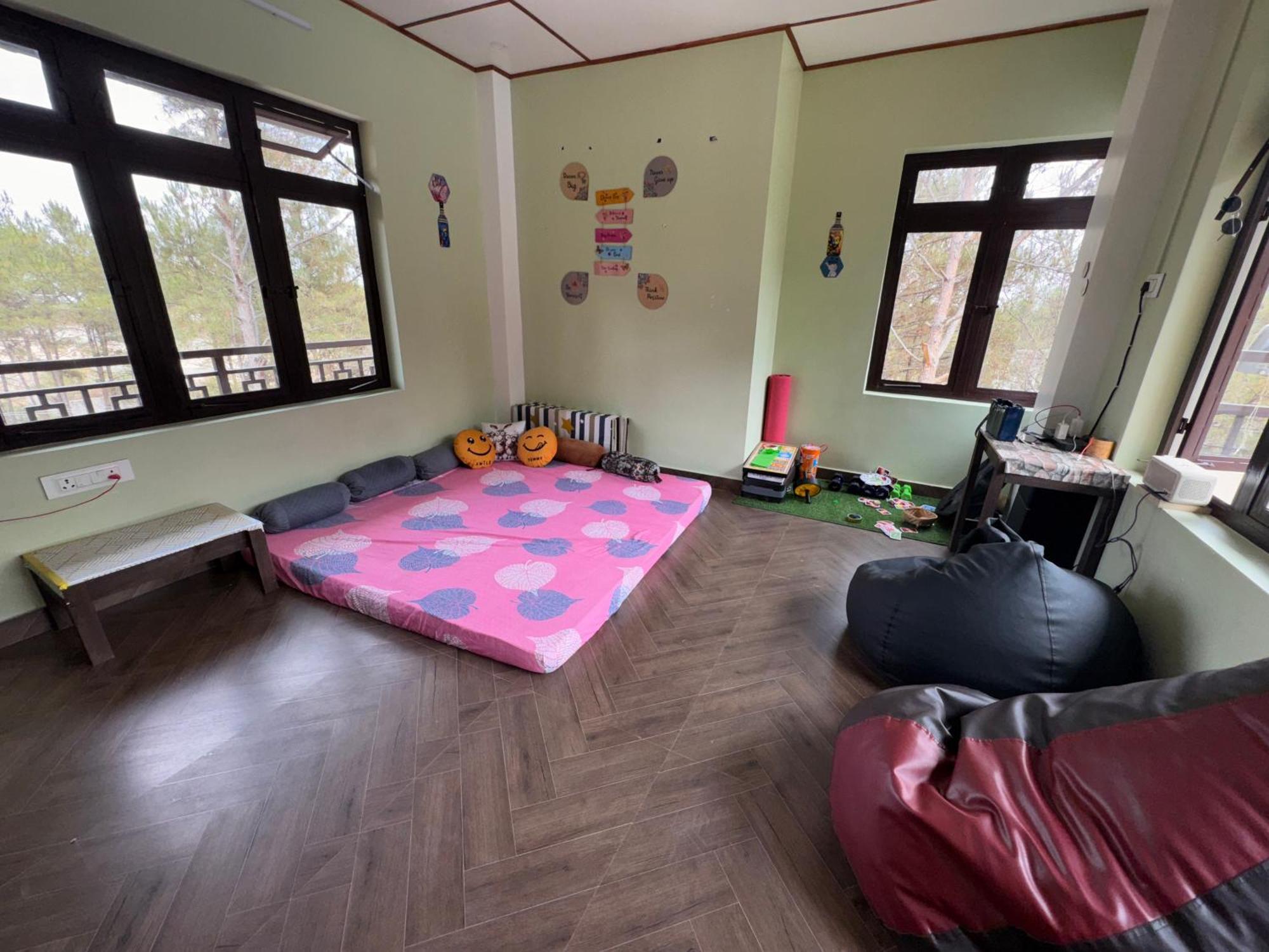 Xtsy Travellers Hostel Shillong Exteriör bild