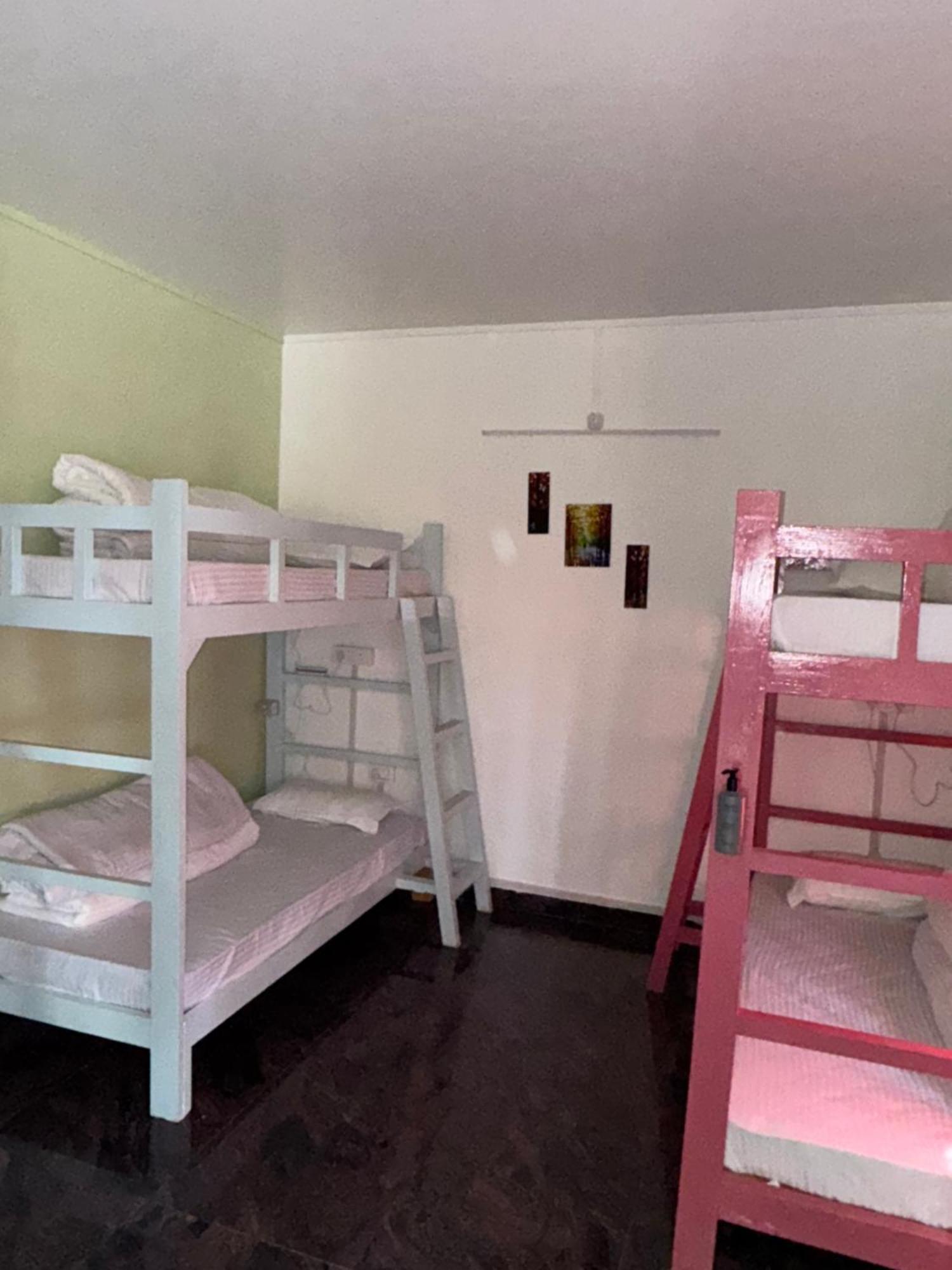 Xtsy Travellers Hostel Shillong Exteriör bild
