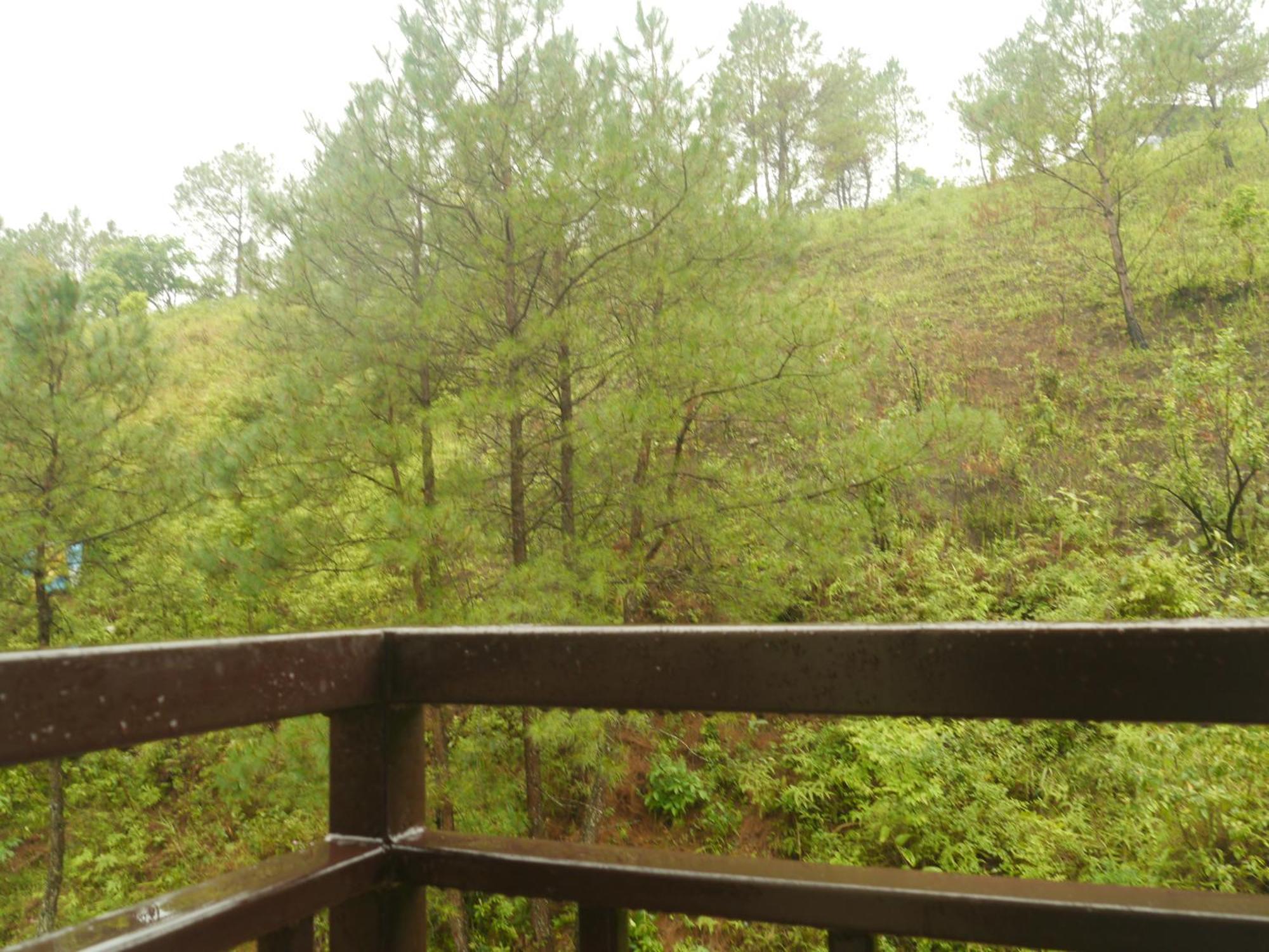 Xtsy Travellers Hostel Shillong Exteriör bild