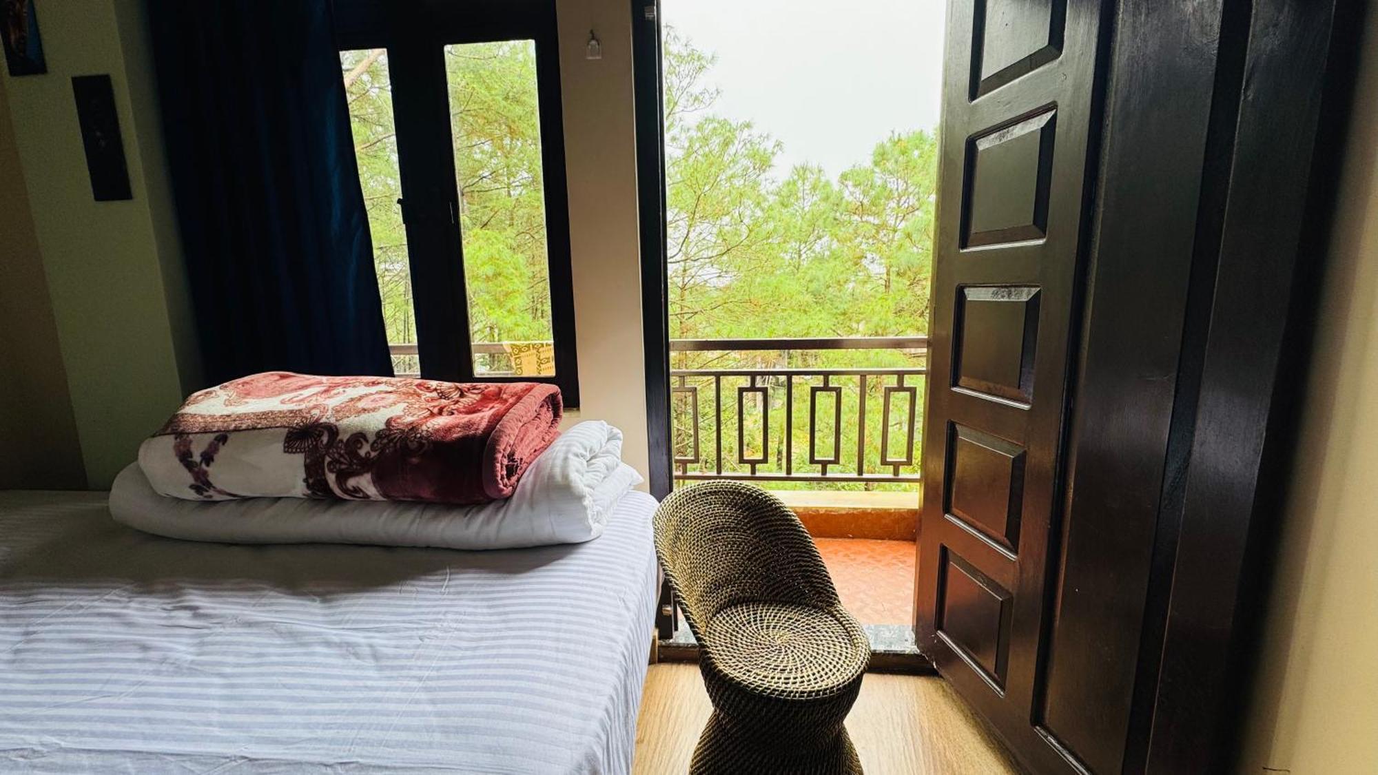 Xtsy Travellers Hostel Shillong Exteriör bild